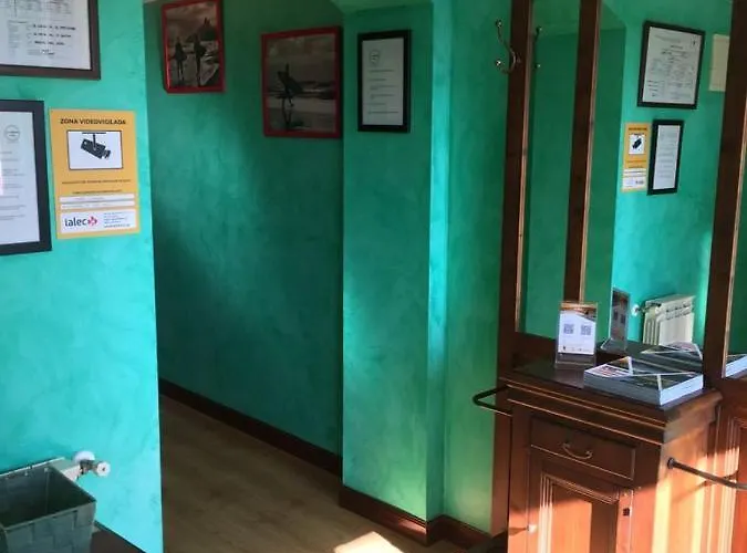 Hostal La Concha Somo Guest house 3*